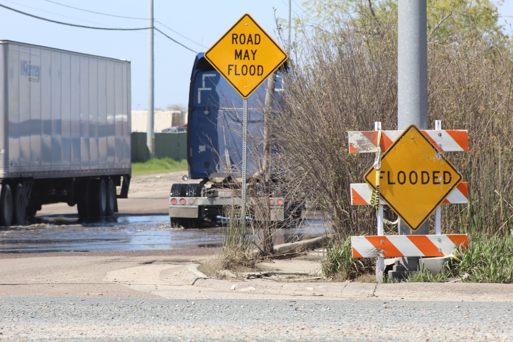 Flooding sign photo